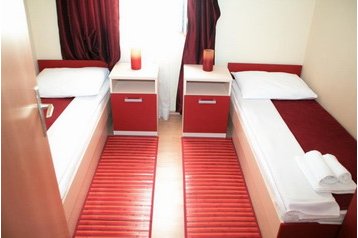 Horvātija Privát Komarna, Eksterjers